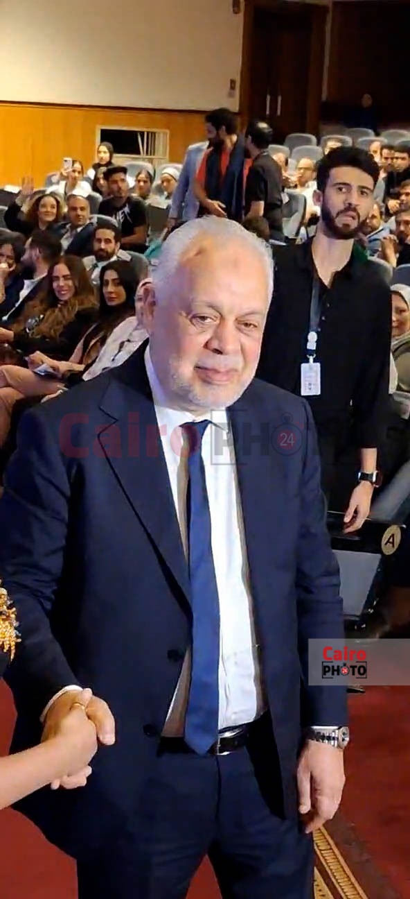 بكاء ماجدة زكي وأشرف زكي وروجينا في مهرجان الفضاءات المسرحية