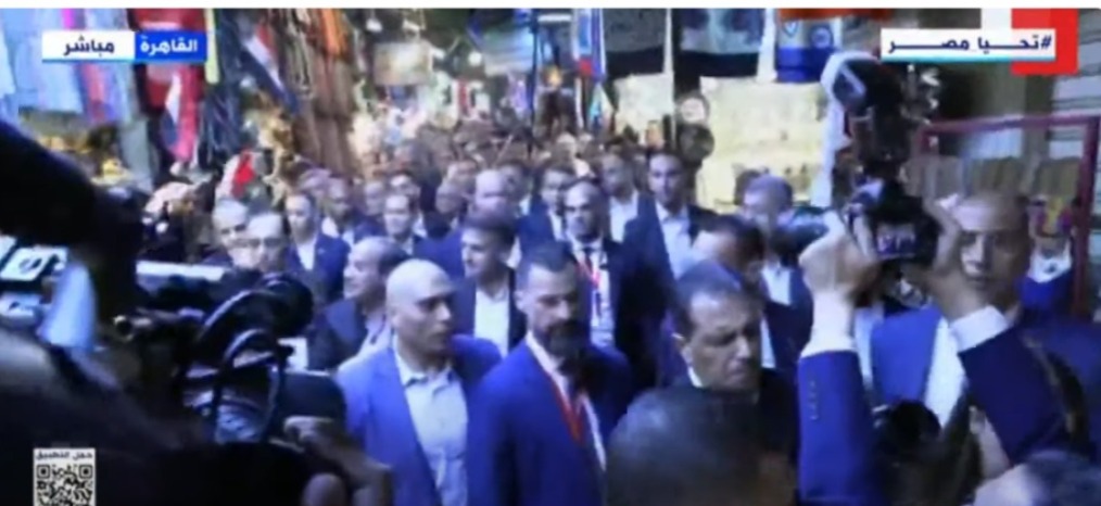 الرئيس السيسي يصطحب نظيره الفرنسي  إيمانويل ماكرون في جولة بالقاهرة 