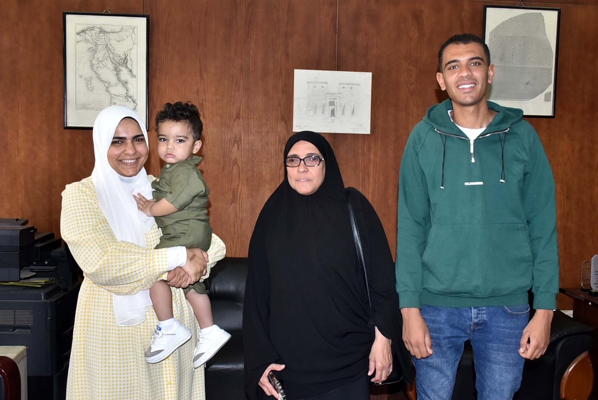 محافظ الأقصر يكرم الام المثالية