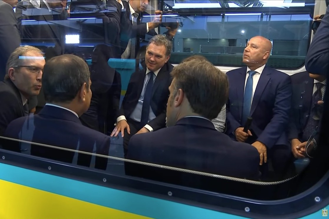 جانب من زيارة الرئيس السيسي ونظيره الفرنسي في محطة عدلي منصور المركزية