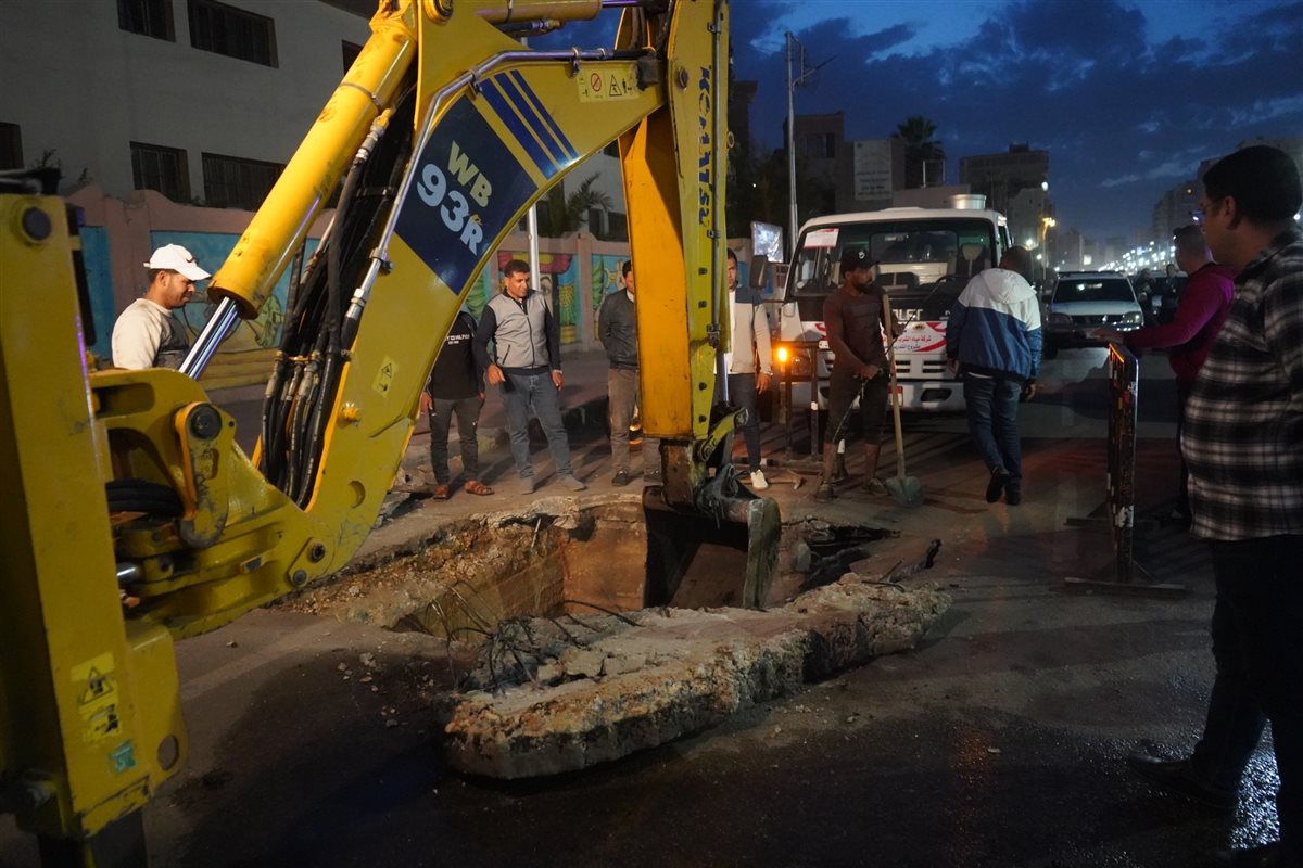 محافظ الغربية يتابع موقع الهبوط الأرضي بطنطا