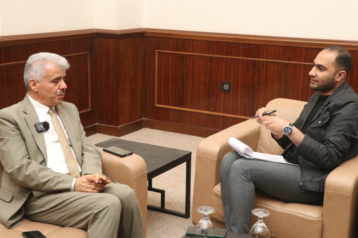 وزير التعليم الفلسطيني مع محرر القاهرة 24