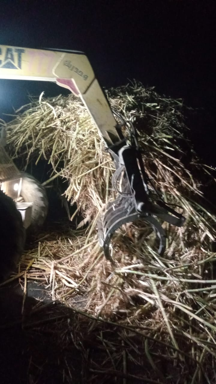 حادث تصادم مقطورة قصب بسيارة نقل