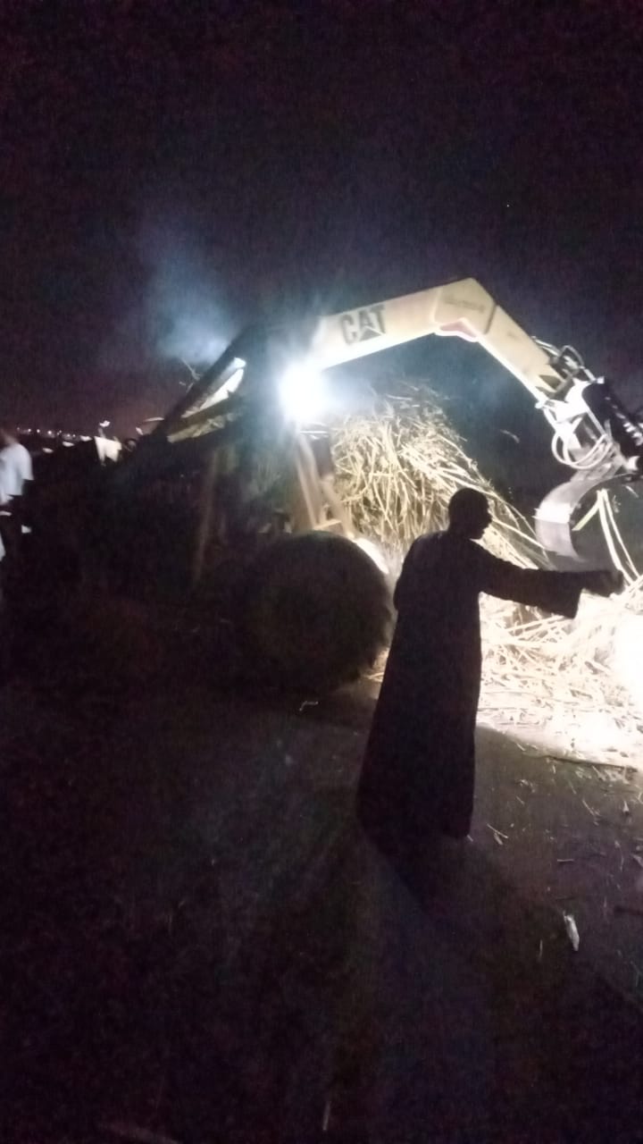 حادث تصادم مقطورة قصب بسيارة نقل