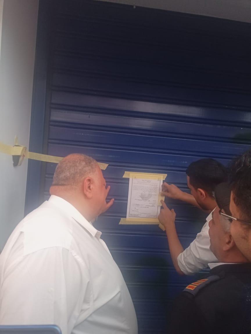 غلق محالان بـ لبن ووهمي في مصر الجديدة لإدارتهما بدون ترخيص