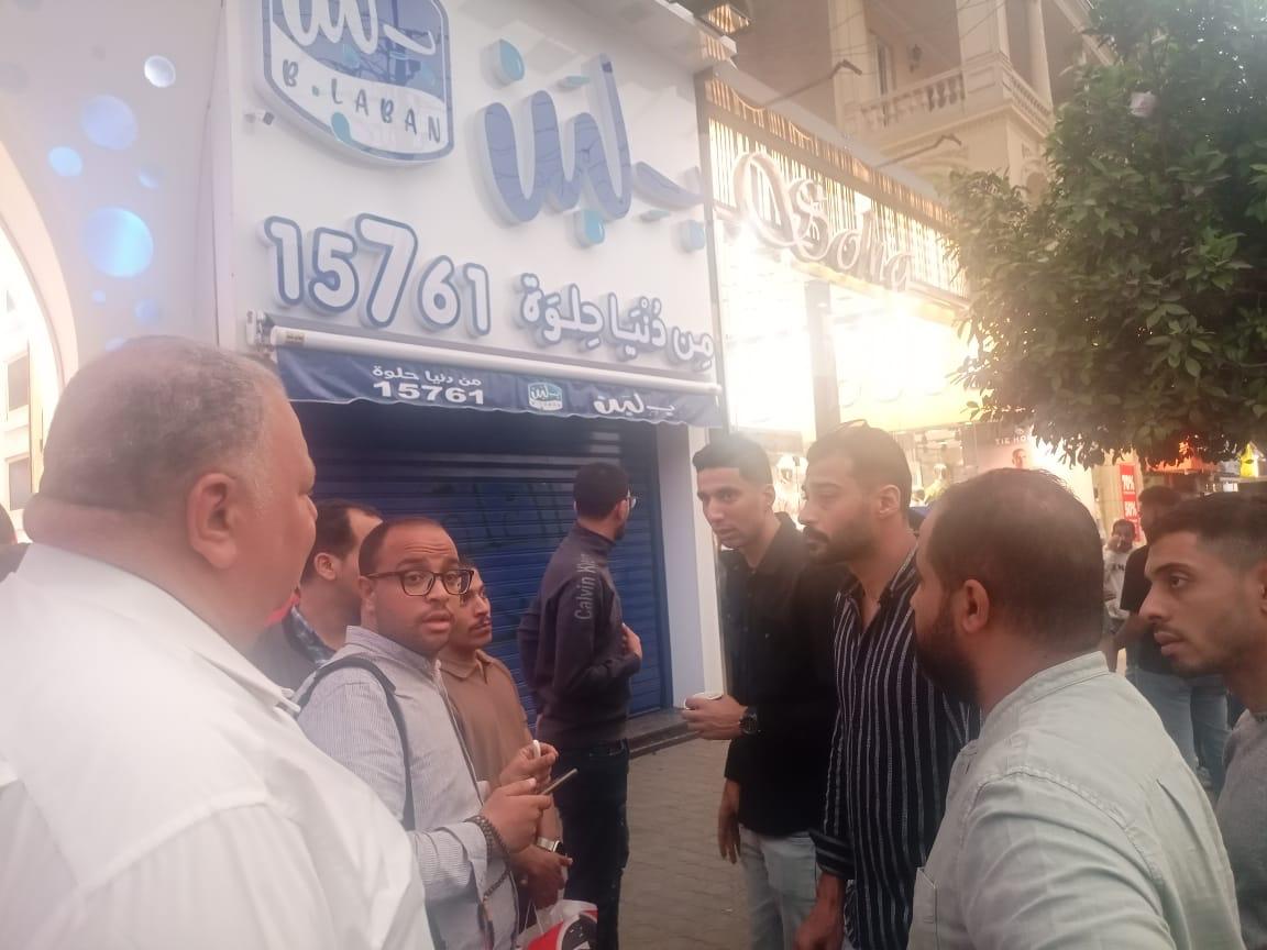 غلق محالان بـ لبن ووهمي في مصر الجديدة لإدارتهما بدون ترخيص