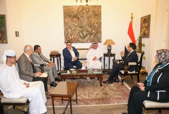 وزير الثقافة يعقد اجتماعًا موسعًا مع الهيئة العربية للمسرح