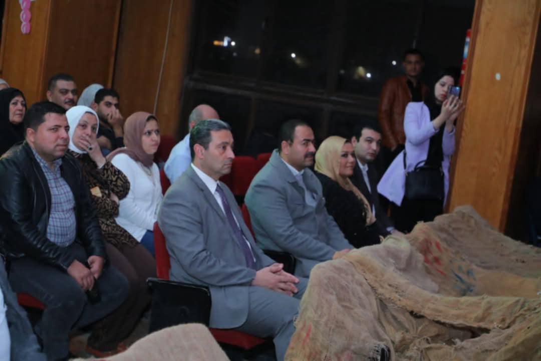 المحافظ يشهد العرض