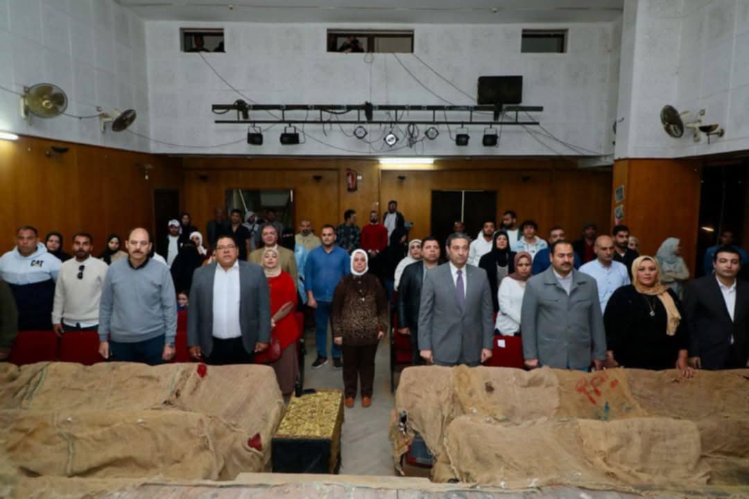 المحافظ يشهد العرض