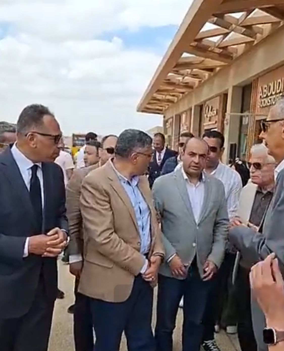 محافظ الجيزة يزور المنطقة الأثرية بالأهرامات