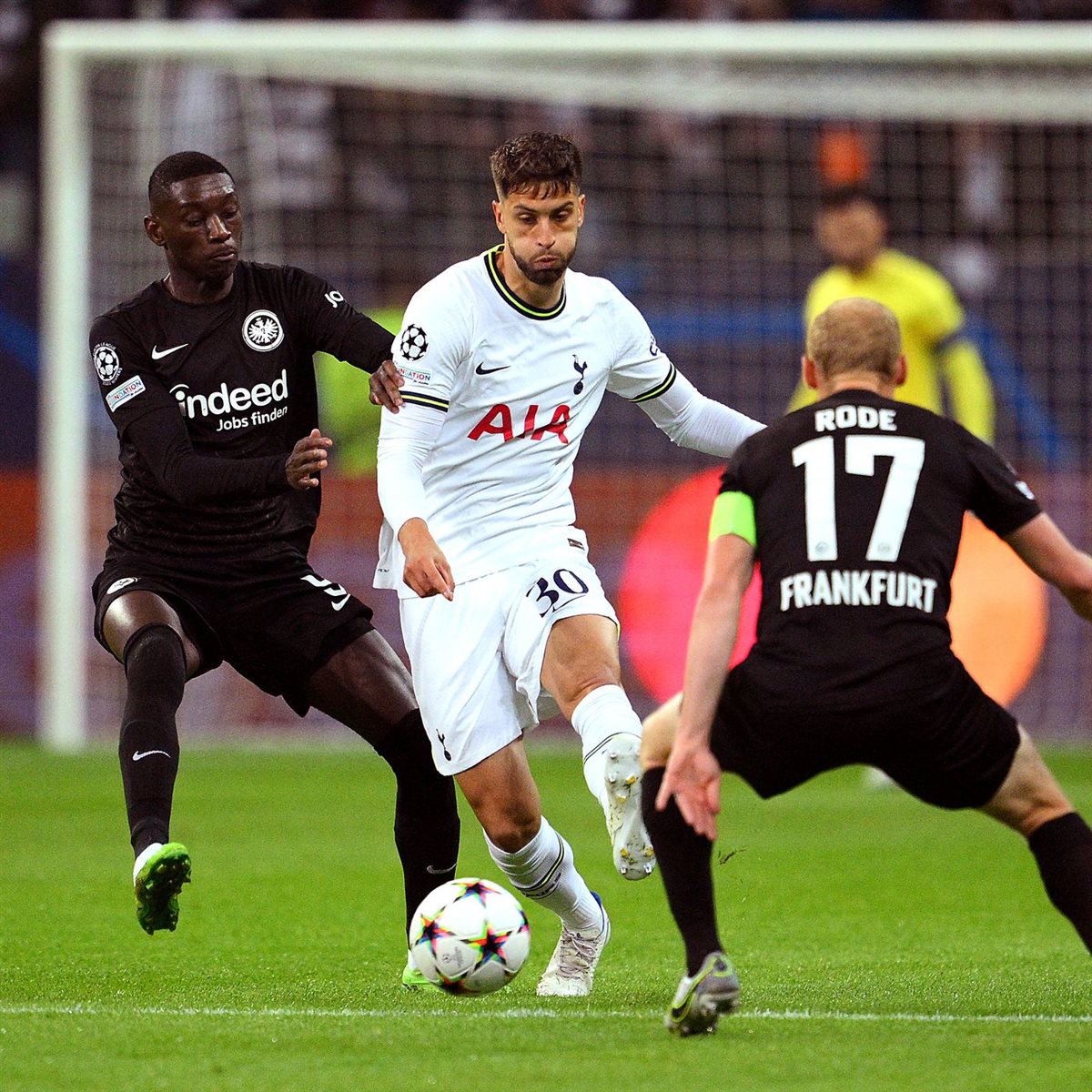 القنوات المفتوحة الناقلة لـ بث مباشر مباراة توتنهام ضد فرانكفورت اليوم في ذهاب ربع نهائي الدوري الأوروبي