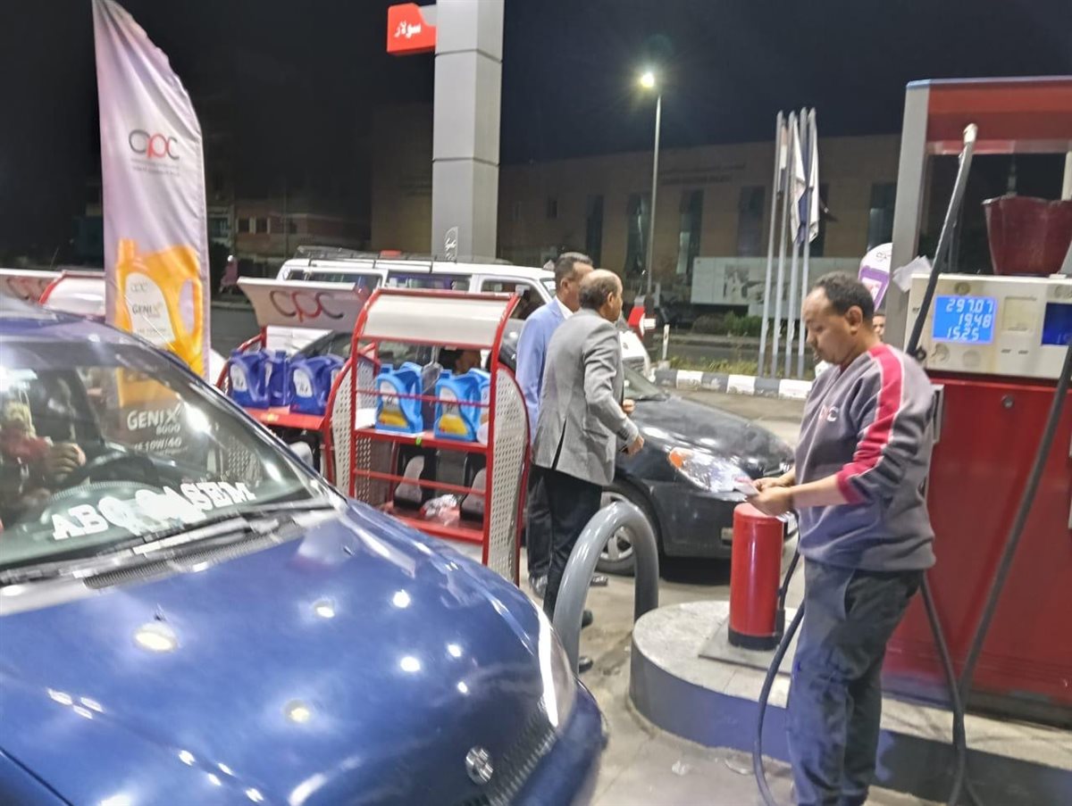انتظام العمل بمحطات الوقود بعد رفع اسعارة بالأقصر