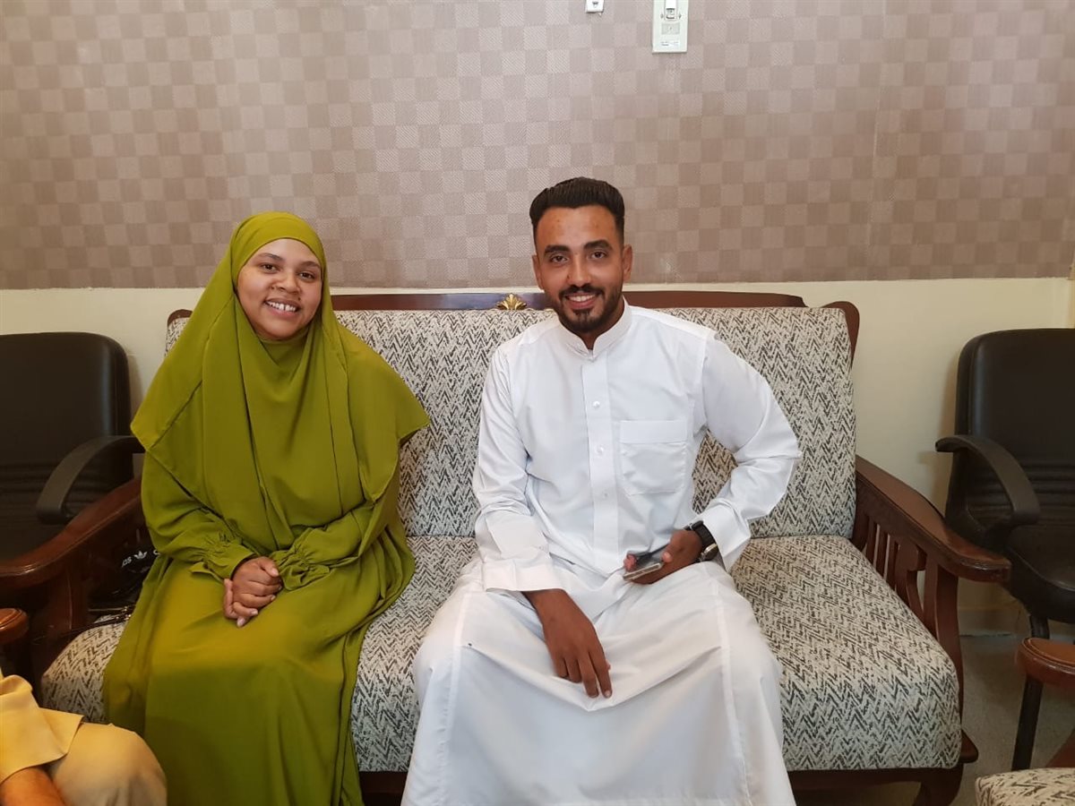 سائحة أمريكية بالأقصر تعلن اسلامها وتسمى نفسها عائشة