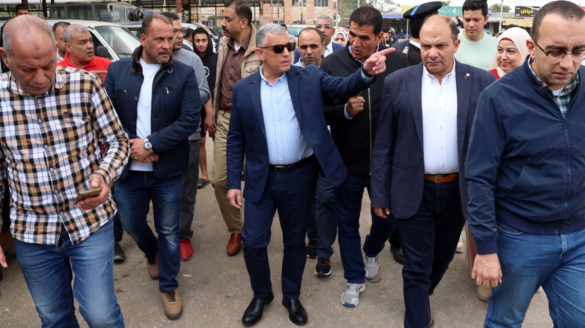 جانب من جولة المحافظ