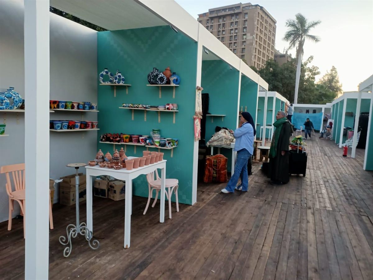 الاستعدادات النهائية لانطلاق معرض زهور الربيع