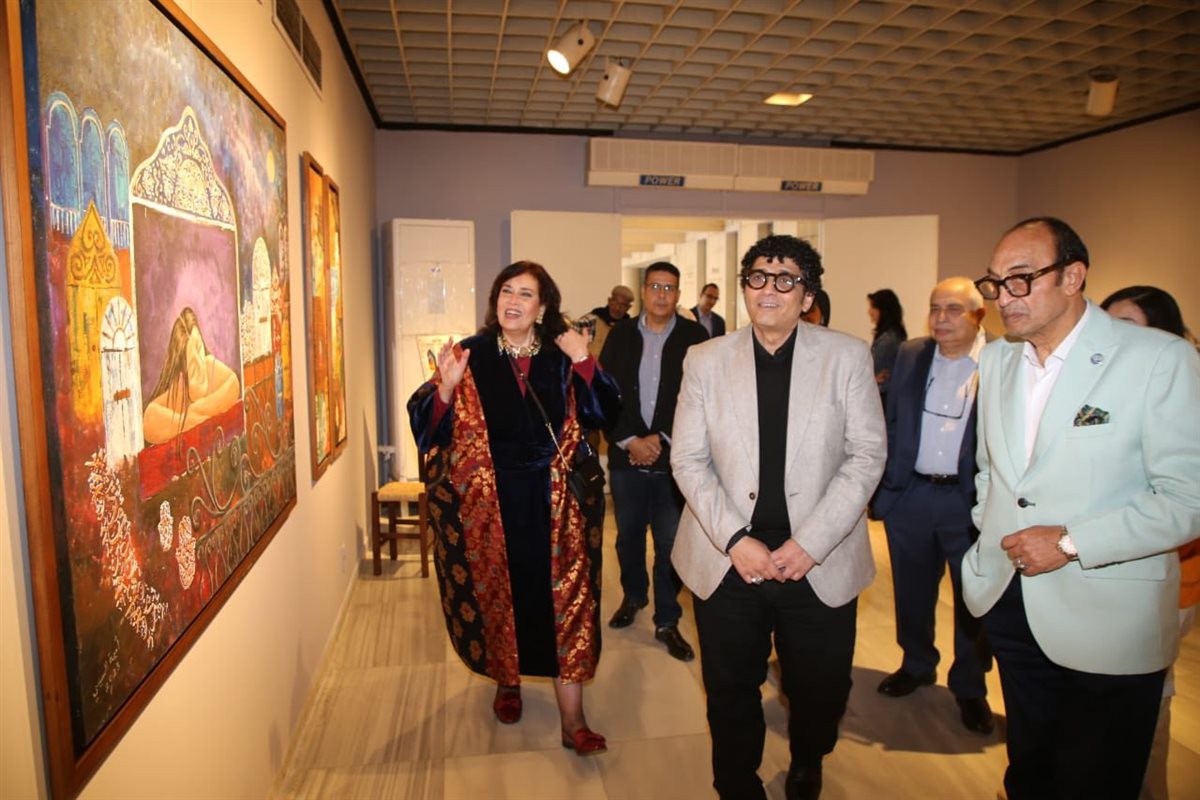 افتتاح رئيس الأوبرا لمعرض الفنانة أميمة السيسي 