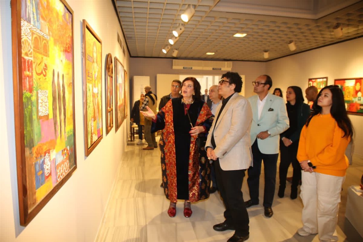 افتتاح رئيس الأوبرا لمعرض الفنانة أميمة السيسي 
