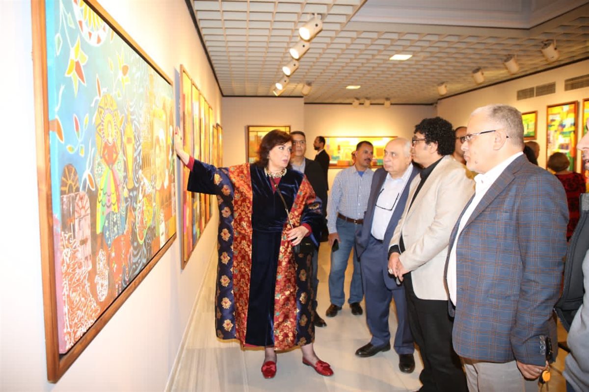 افتتاح رئيس الأوبرا لمعرض الفنانة أميمة السيسي 