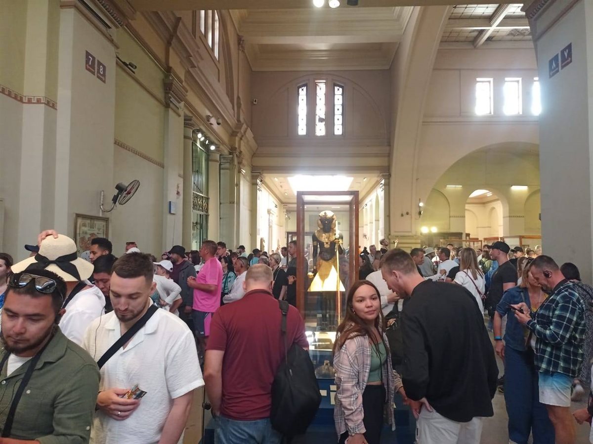 إقبال كبير من السائحين على زيارة المتحف المصري بالتحرير