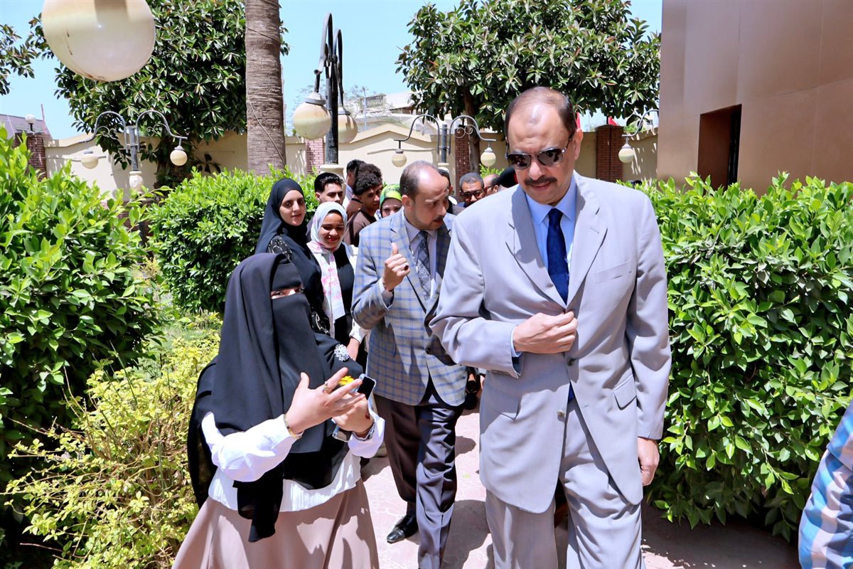 توزيع اجهزة عرائس