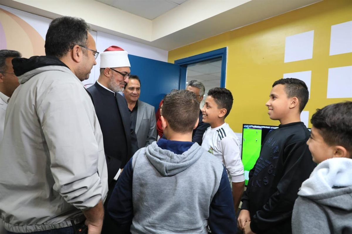 مفتي الجمهورية يزور مصابي غزة بمستشفى العريش العام