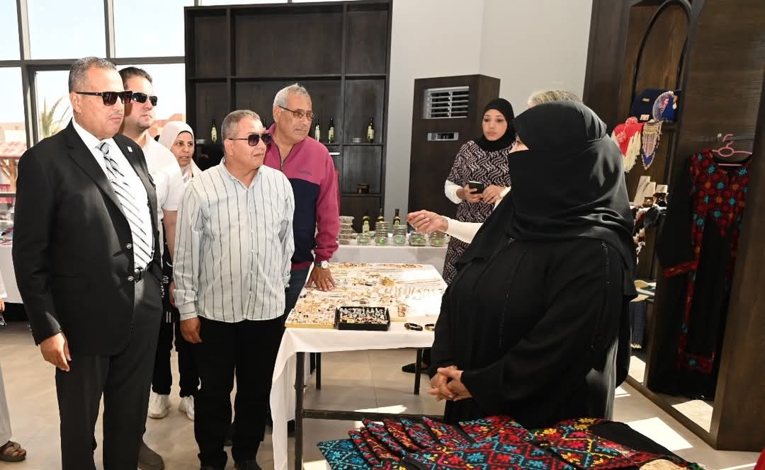 محافظ جنوب سيناء يتفقد قرية التراث البدوي