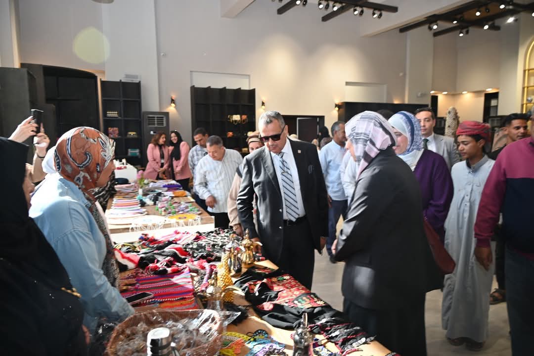 محافظ جنوب سيناء يتفقد قرية التراث البدوي