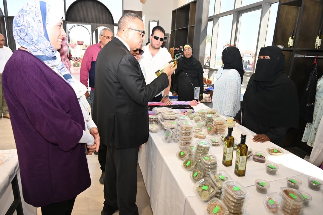 محافظ جنوب سيناء يتفقد قرية التراث البدوي