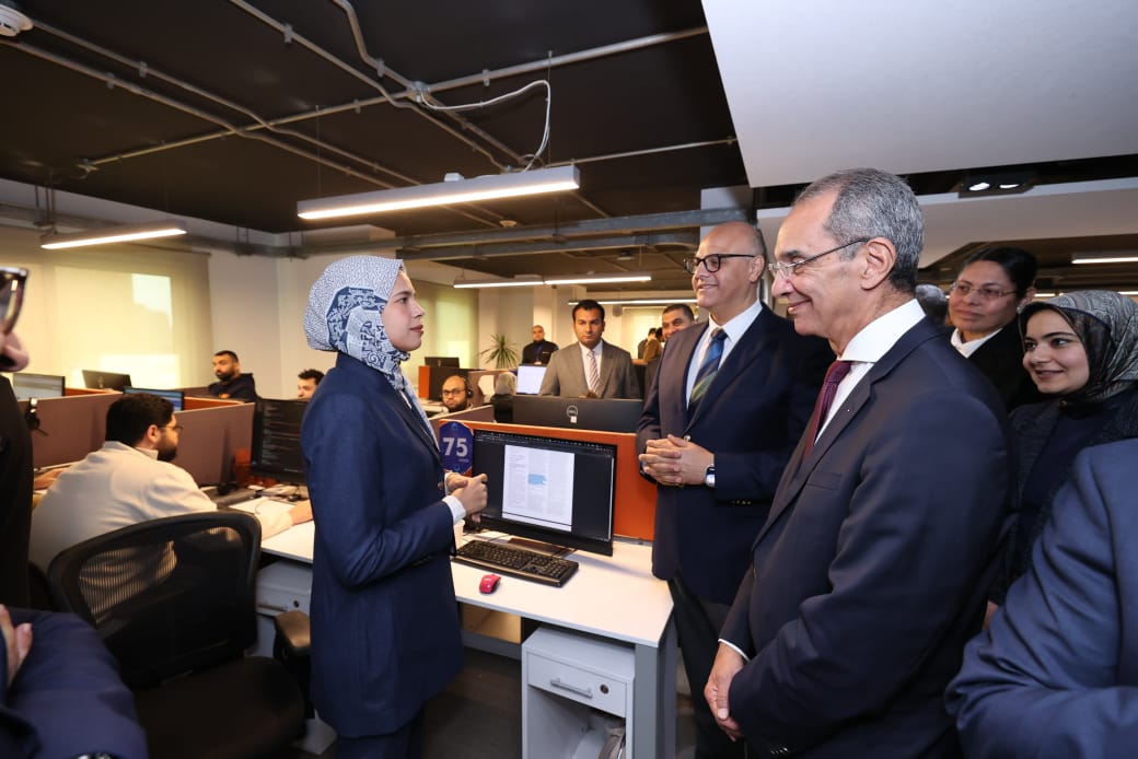 وزير الاتصالات