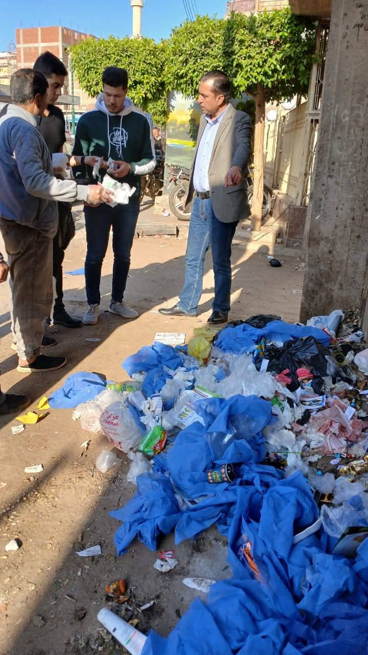 نفايات خطرة ملقاه بأحد شوارع المنوفية