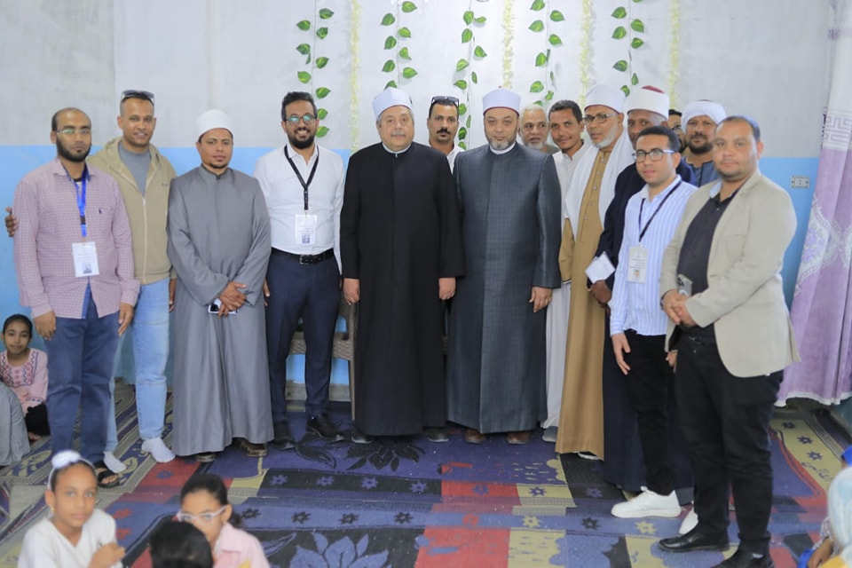في محافظة الإمام الطيب.. رئيس قطاع المعاهد الأزهرية يتفقد مدرسة قرآنية تضم 2000 طالب بالأقصر