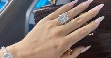 جورجينا تستعرض خاتم ألماس