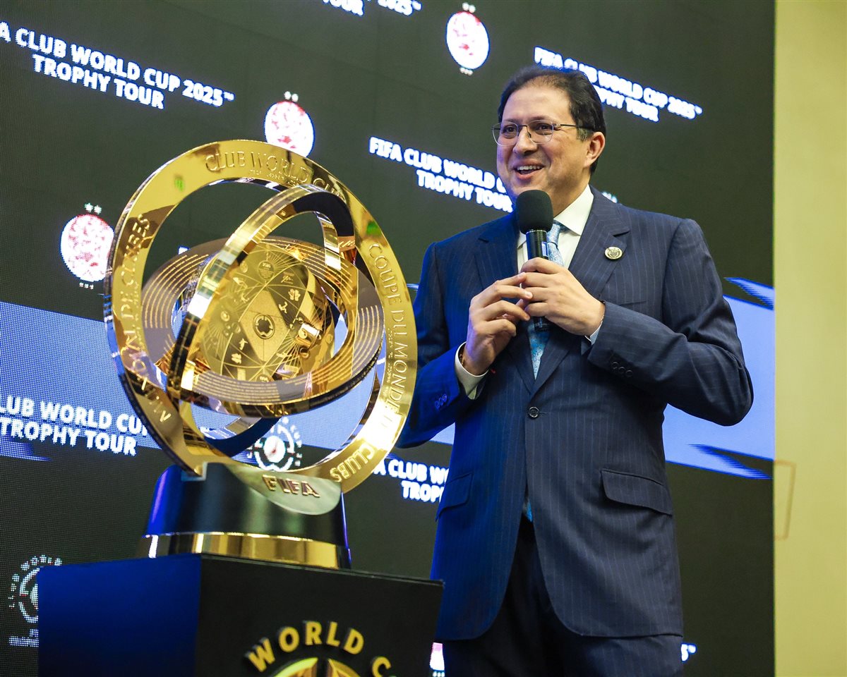 درع كأس العالم للأندية يصل مقر الوداد المغربي