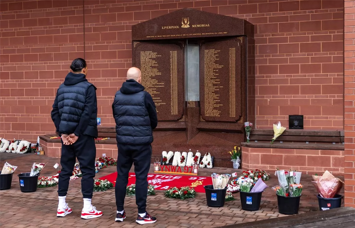 ليفربول يحيي الذكرى الـ 36 لوفاة 97 مشجعًا في كارثة هيلزبره