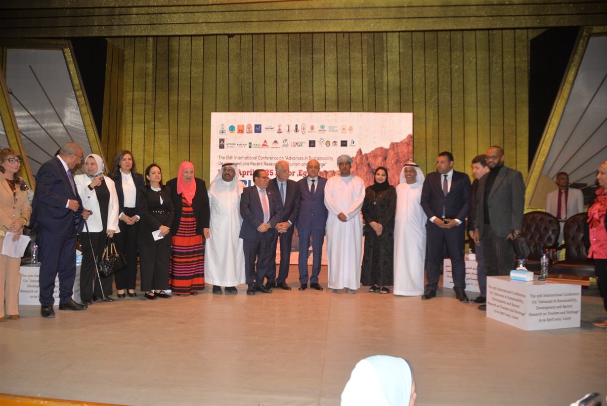 محافظ الأقصر وفعاليات المؤتمر