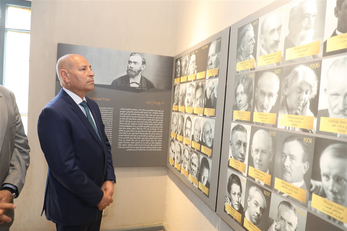 محافظ القاهرة يزور متحف الأديب نجيب محفوظ بحى الجمالية