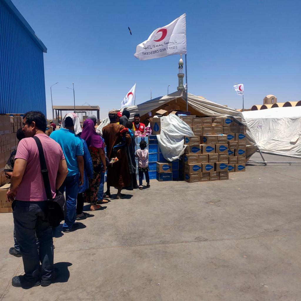 مساعدات الهلال الأحمر المصري للسودانيين