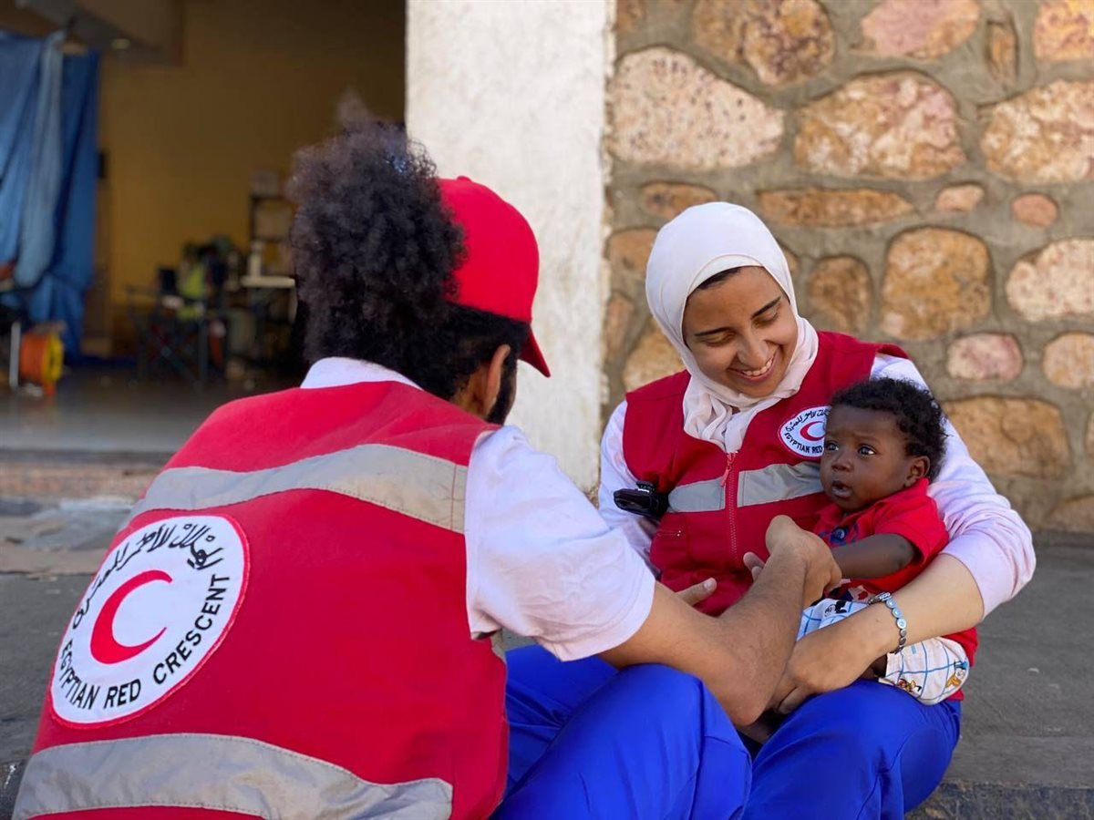 مساعدات الهلال الأحمر المصري للسودانيين