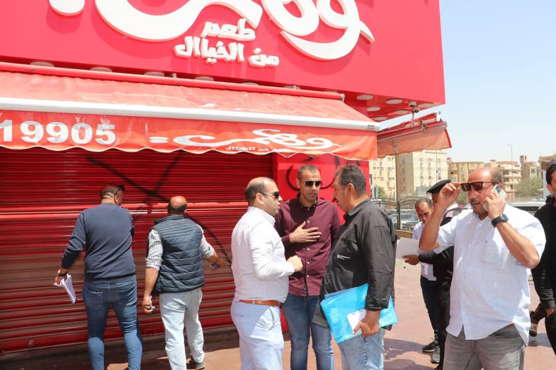 جهاز 6 أكتوبر يقرر غلق وتشميع 36 محلًا مخالفًا