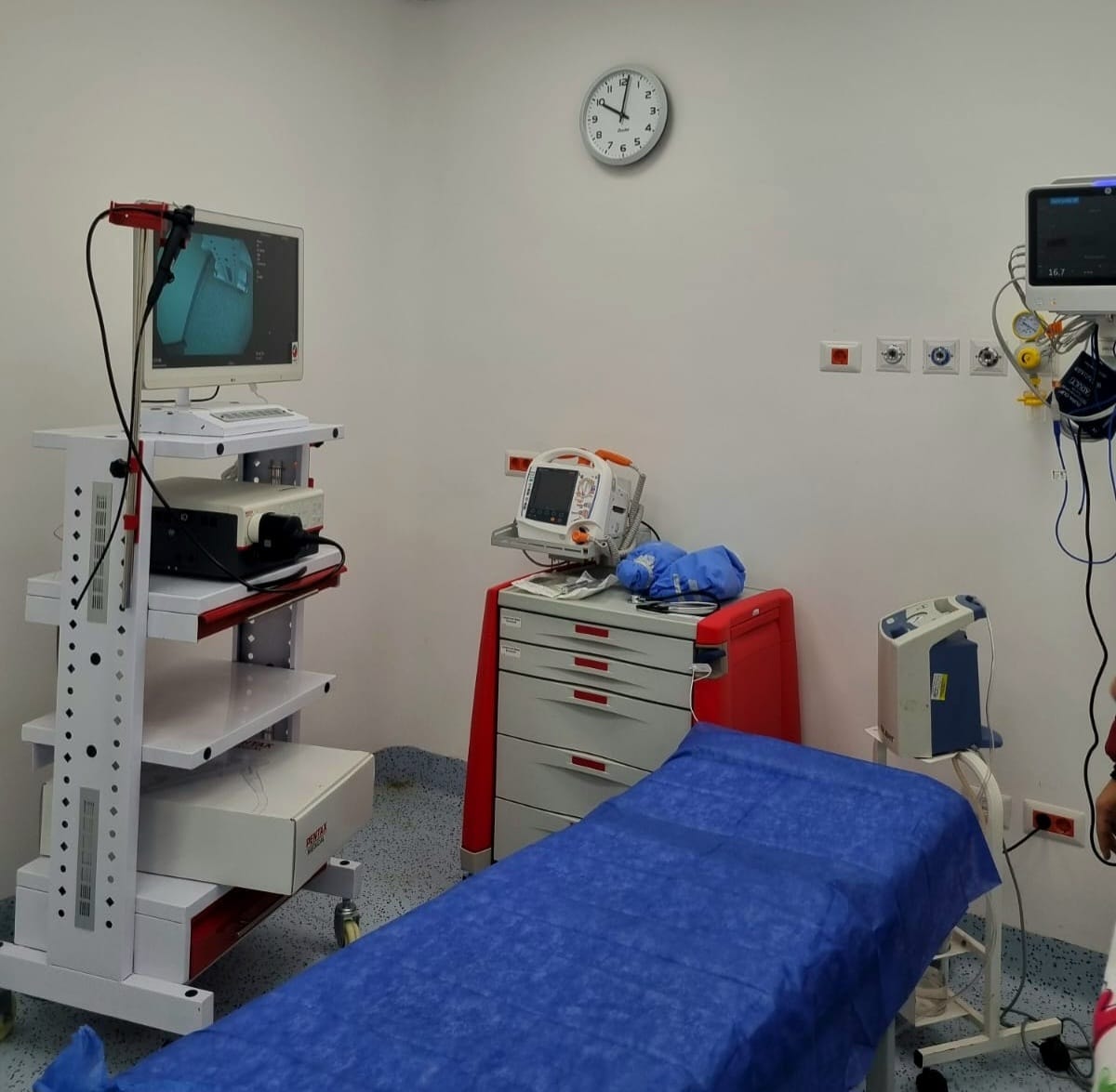 نجاح إجراء أول منظار للشعب الهوائية لمريض بمستشفى الجهاز التنفسي