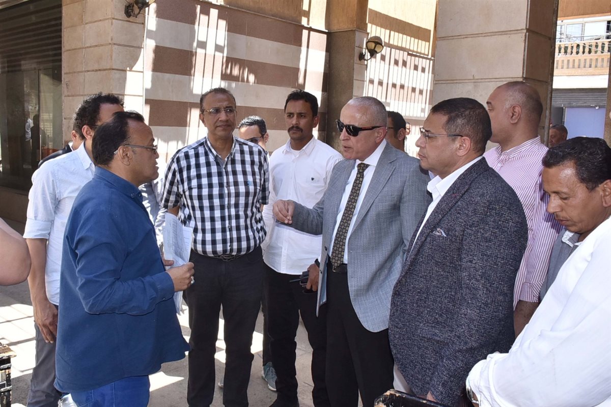 محافظ الأقصر يتفقد سوق مرحبا السياحي