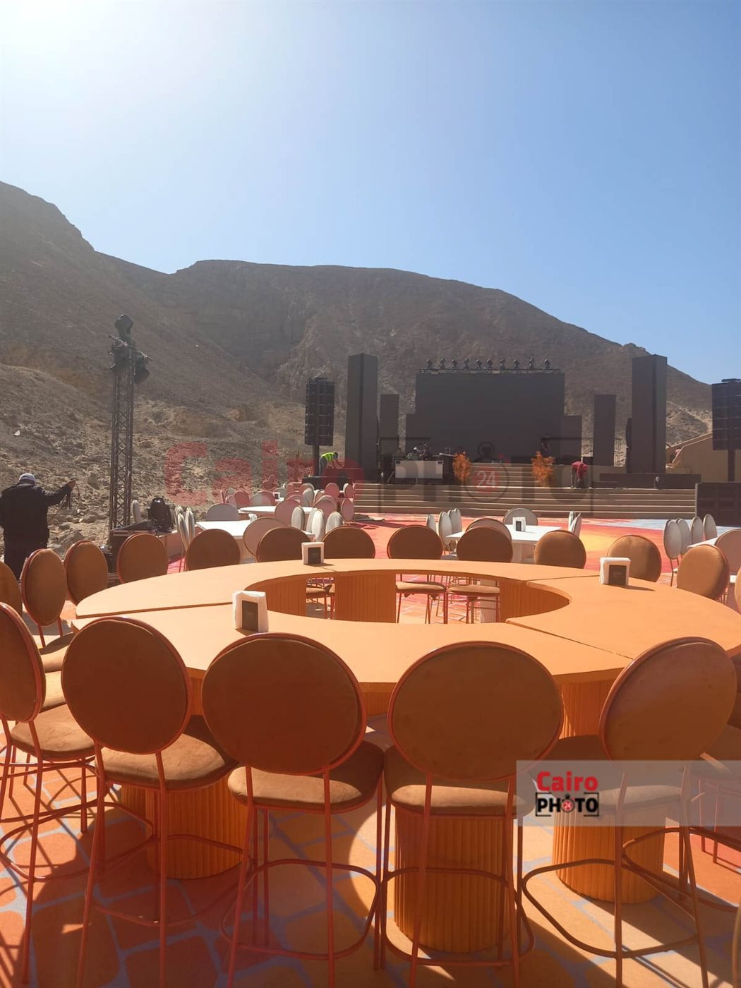 التجهيزات الأخيرة من حفل زفاف ابنة المستشار طاهر الخولي بالجونة