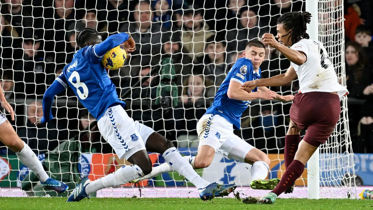 صورة أرشيفيىة من مباراة مانشستر سيتي وإيفرتون