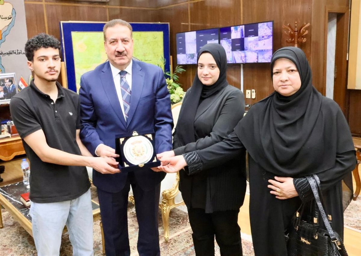 محافظ المنوفية يكرم أسرة مدير إدارة الباجور التعليمية المتوفي