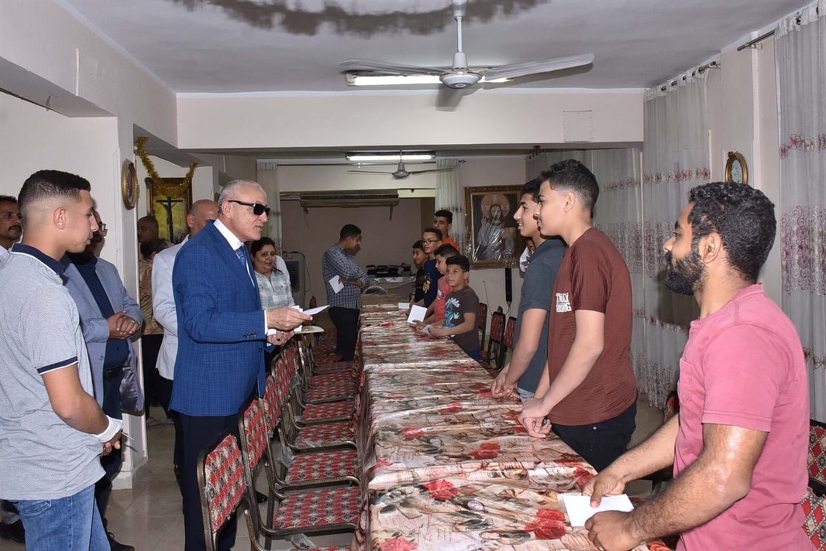 محافظ الأقصر يهنى اطفال الأقصر بالعيد