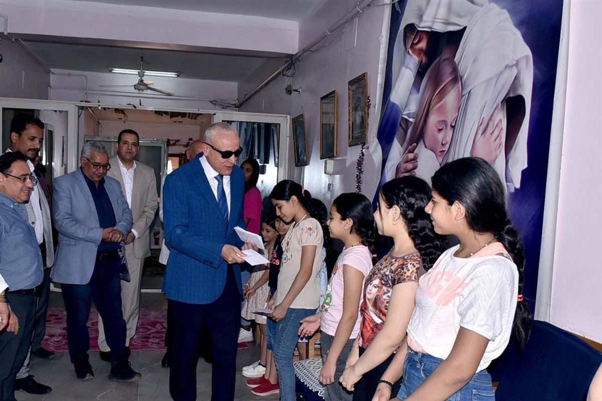 محافظ الأقصر يهنى اطفال الأقصر بالعيد