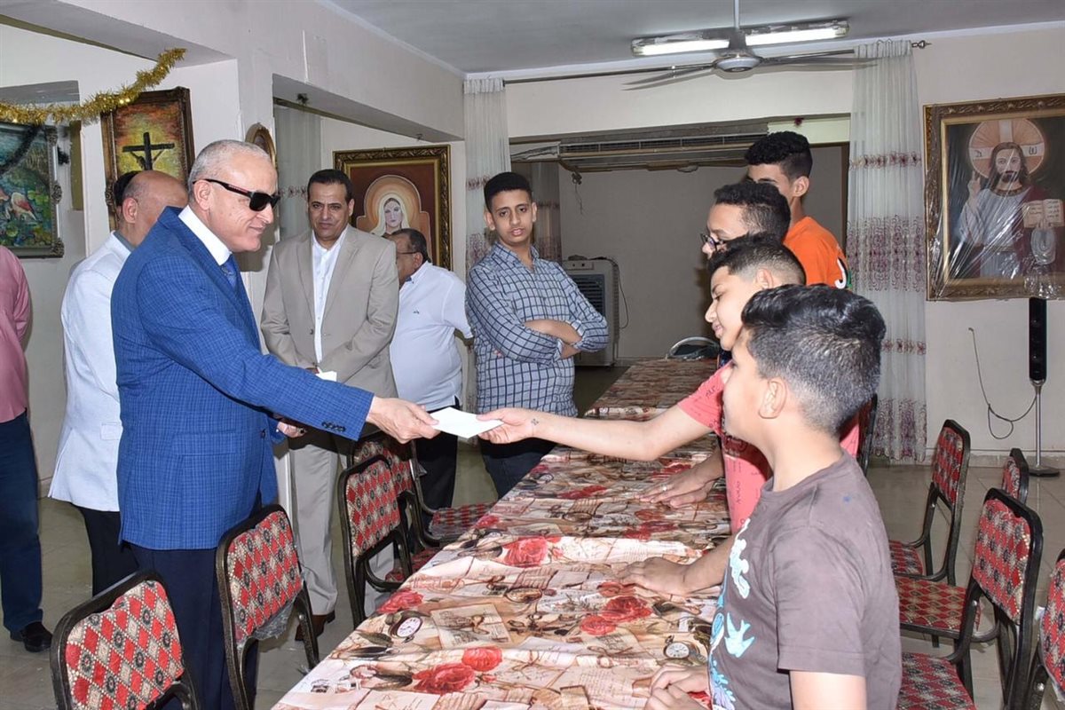 محافظ الأقصر يهنى اطفال الأقصر بالعيد