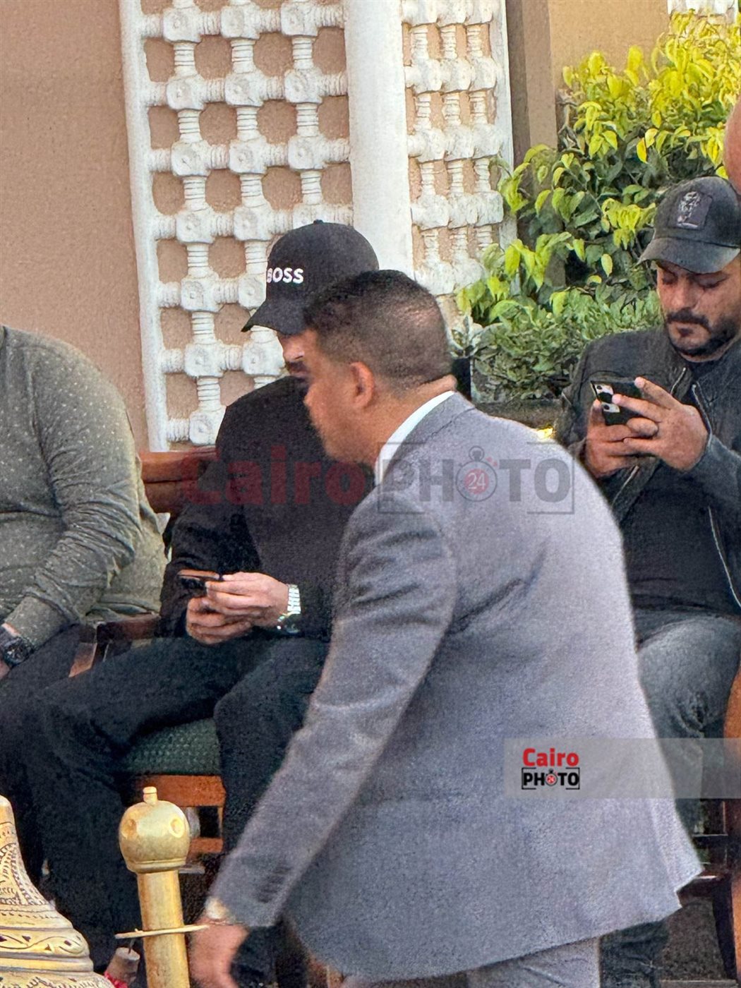 نجل سليمان عيد وحمدي الميرغني يستقبلان عزاء الراحل بمسجد الشرطة