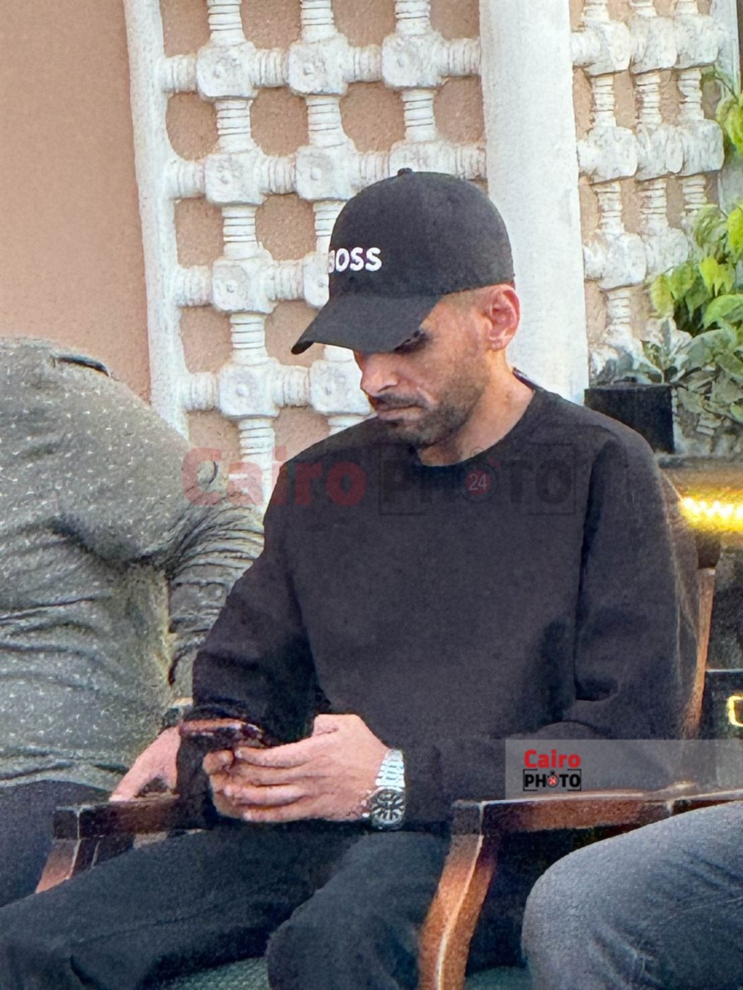 نجل سليمان عيد وحمدي الميرغني يستقبلان عزاء الراحل بمسجد الشرطة