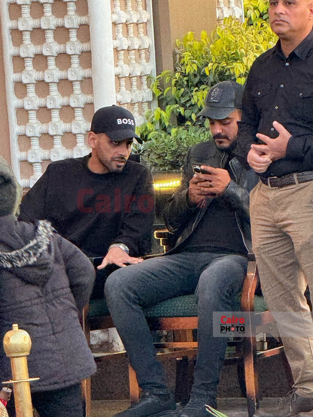 نجل سليمان عيد وحمدي الميرغني يستقبلان عزاء الراحل بمسجد الشرطة